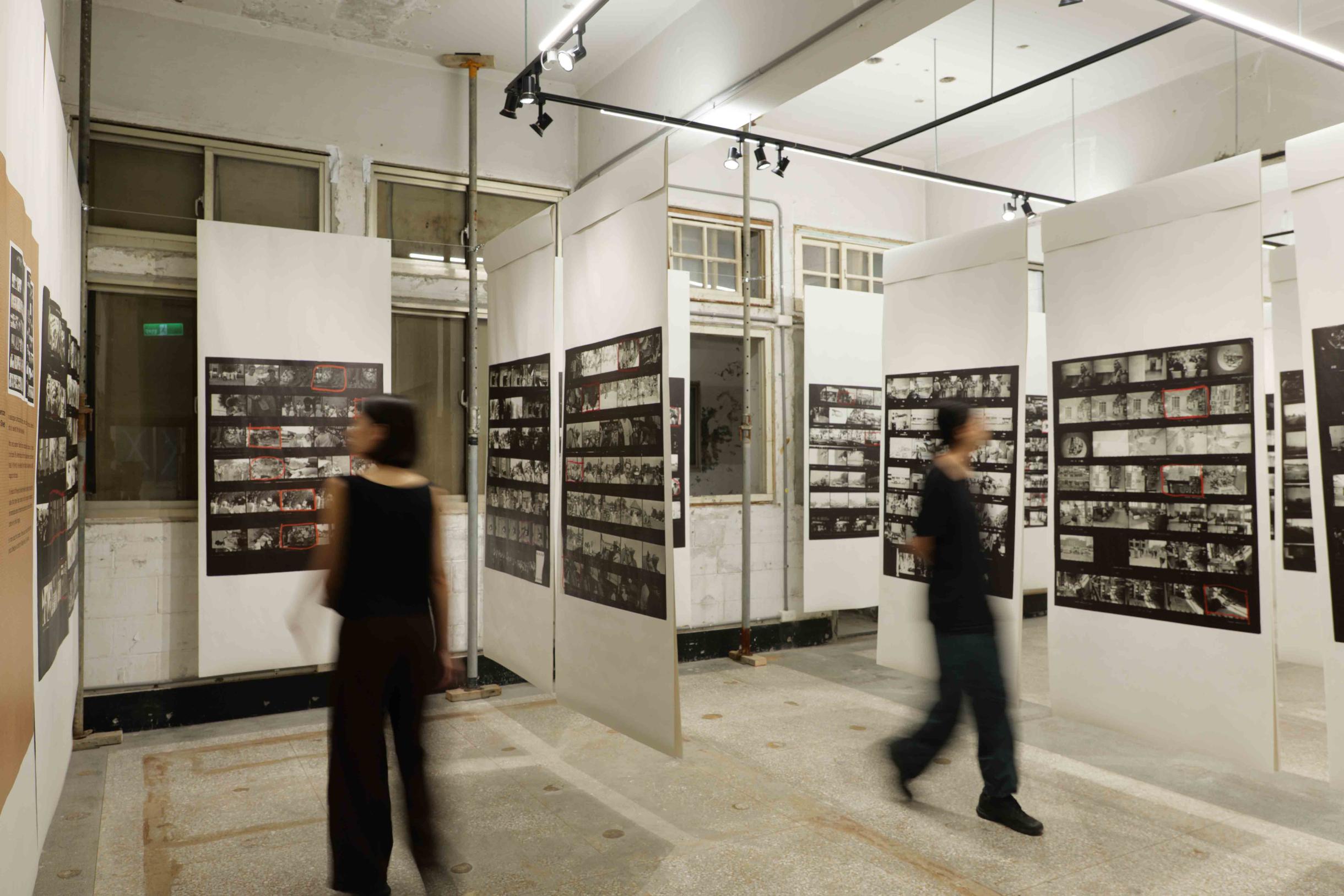 主題展覽《史泰德與法蘭克》展場一隅，展出《美國人》作品印樣。圖／三月影像